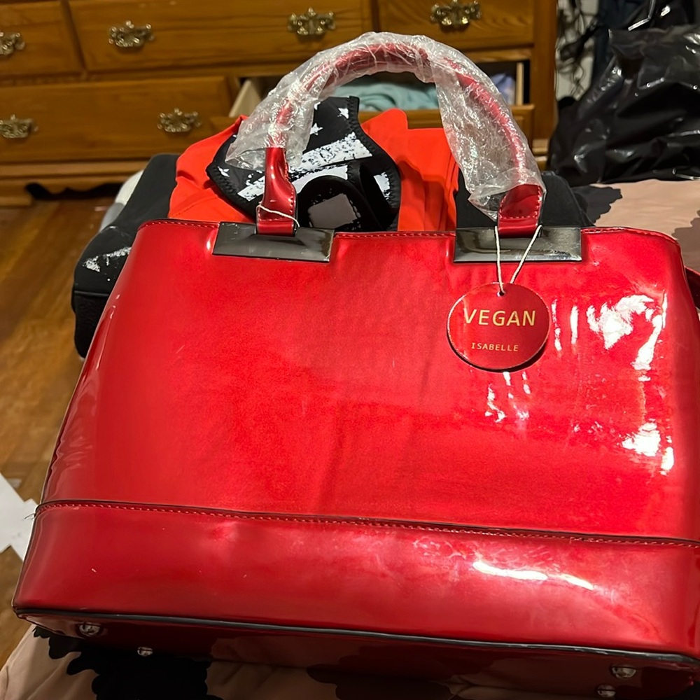 RED GLOSSY VEGAN HANDBAG